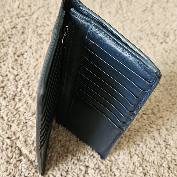 Burberry Blue Leather Wallet - Picture 5 of 11